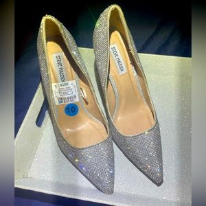 Stilettos Steve Madden size10 rhinestones slightly scuffed on the sole trying on
